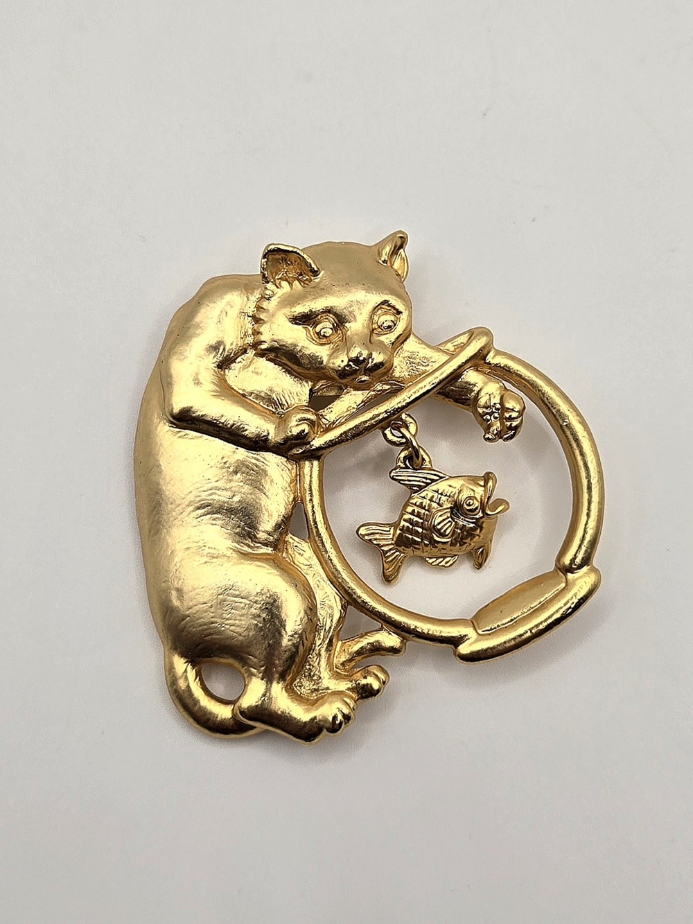 Vintage JJ Jonette Jewelry Gold Cat & Fishbowl Moving Brooch